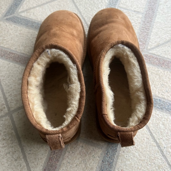 UGG Tan Winter Boots - Picture 3 of 6